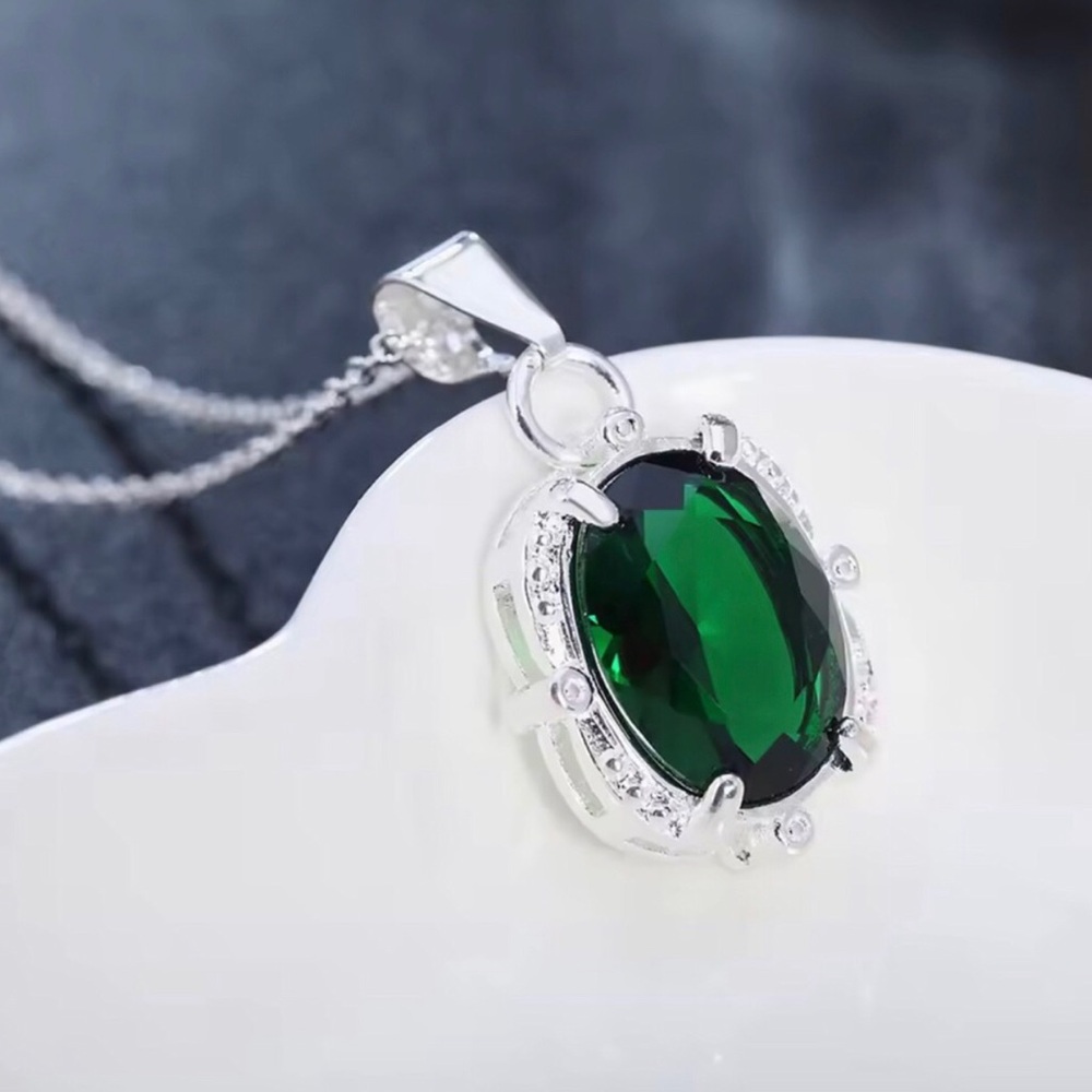 Emerald Green Oval Pendant Necklace - Sterling Silver